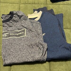 Hollister Men's Blue and Gray Long Sleeve Tees